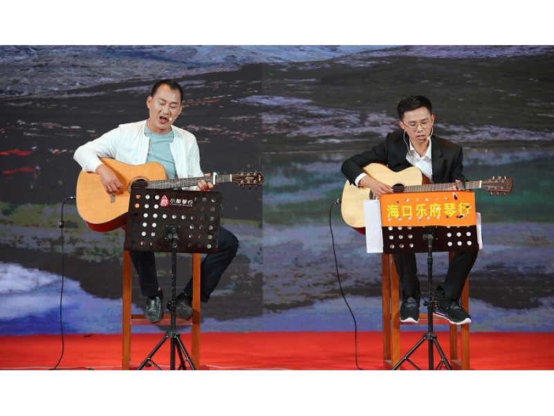吉他弹唱《等待》《贝加尔湖畔》