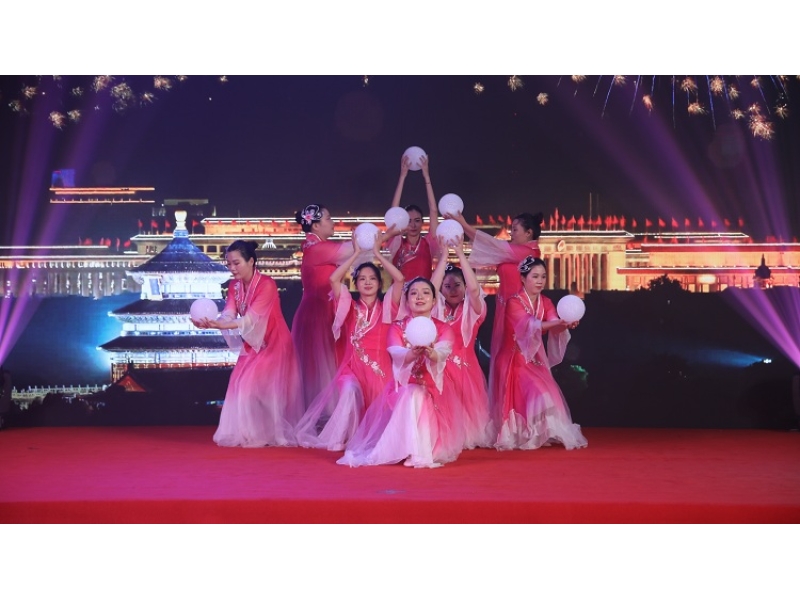 舞蹈《灯火里的中国》